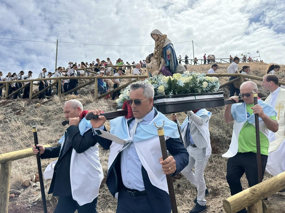 Milhares de pessoas na Festa da Piedade, no Caniçal, com procissão marítima (vídeo)