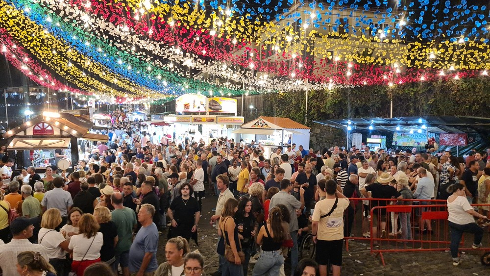Enchente no Arraial de Ponta Delgada (com vídeo)