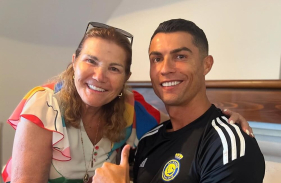 Cristiano Ronaldo d&aacute; os parab&eacute;ns &agrave; m&atilde;e Dolores. Veja a mensagem
