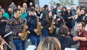 Banda animou "Festa dos Arredados". Veja o v&iacute;deo.