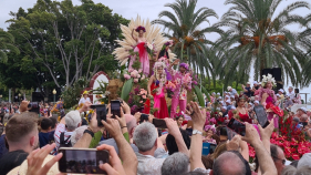 Enchente no Cortejo da Flor, no Funchal. Espreite o v&iacute;deo.