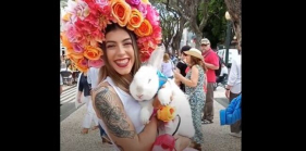 Coelho gigante faz furor na Festa da Flor. Espreite o v&iacute;deo.