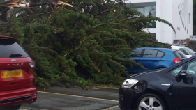Tempestade Ciar&aacute;n provoca preju&iacute;zos em Jersey.