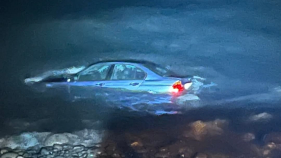Carro "mergulha" na Praia Formosa (com v&iacute;deo e fotos)