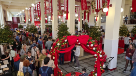 Natal na Pra&ccedil;a. Evento junta artes&atilde;os da Ilha. Veja o v&iacute;deo.