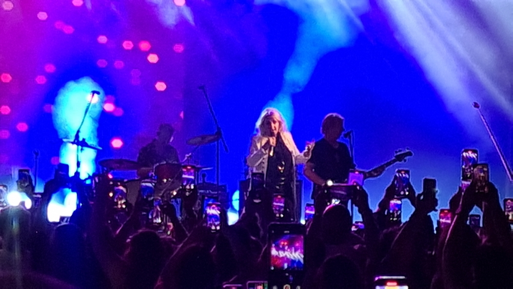 Bonnie Tyler encanta com "Total Eclipse Of The Heart" (vídeo)