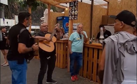 "Copo pra cima, copo pra baixo" no Summer Fest, com Dupla de Dois (v&iacute;deo)