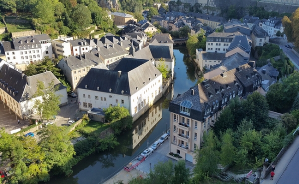 Consulado alarga hor&aacute;rio no Luxemburgo