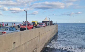 Homem caiu ao mar junto &agrave; Casa da Luz (v&iacute;deo)