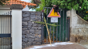 Cen&aacute;rio de "bruxaria" na porta da Canavieira (com v&iacute;deo)