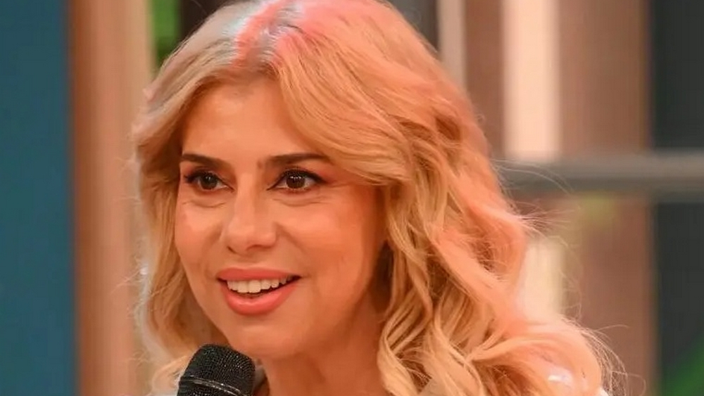 Mónica Sintra, a cantora de "Na minha cama com ela", vive sonho de criança há 30 anos (audio)