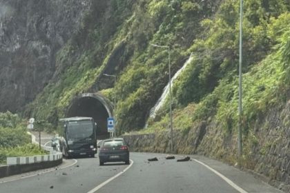Queda de pedras no Seixal